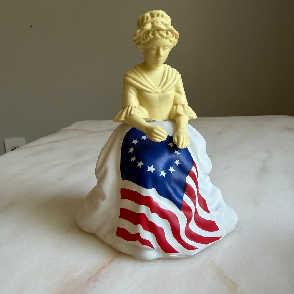 Vintage 1976 Avon Betsy Ross Figurine Cologne Bottle Patriotic Bicentennial